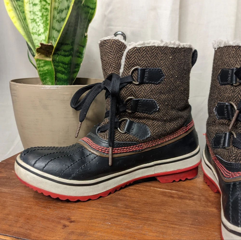 Sorel Tivoli brown black waterproof winter boots Size 6.5